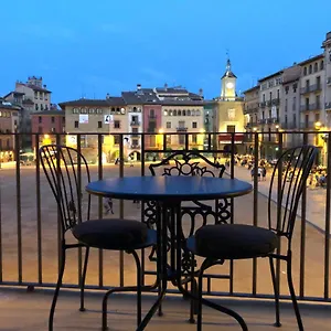 https://apartaments-vicus-3-con-vistas-a-la-plaza-mayor-de-vic.catalonia-hotels.com